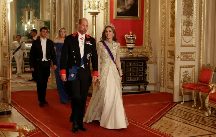 أمير وأميرة ويلز في حضور مأدبة رسمية في قلعة وندسور ( The Prince and Princess of Wales attend a state banquet at Windsor Castle ). مصدر الصورة: by Phil Noble / POOL / AFP