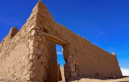 مبنى أثري في لينة بالحدود الشمالية