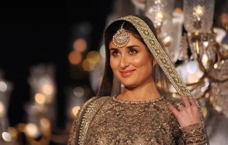 كارينا كابور في  Lakme Fashion Week في مومباي - Kareena Kapoor Khan at Lakme Fashion Week in Mumbai- مصدر الصورة SUJIT JAISWAL / AFP