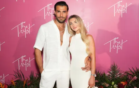 سام أصغري وبروك إيرفين في بويرتو فالارتا، المكسيك (sam Asghari and Brooke Irvine in Puerto Vallarta, Mexico). مصدر الصورة: Presley Ann/Getty Images for Trust Hotels/AFP