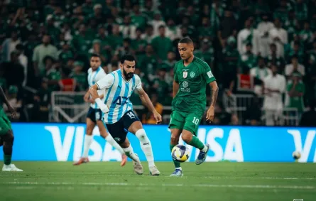 الصورة من مواجهة الفريقين