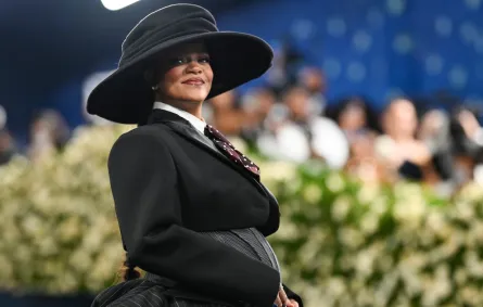 ريهانا في متحف متروبوليتان للفنون في نيويورك (Rihanna at the Metropolitan Museum of Art in New York). مصدر الصورة: Angela WEISS / AFP