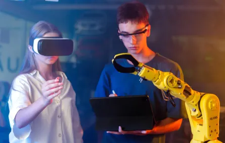 التكنولوجيا فرضت التعامل مع قدر لا نهائي من البيانات-المصدرfreepik