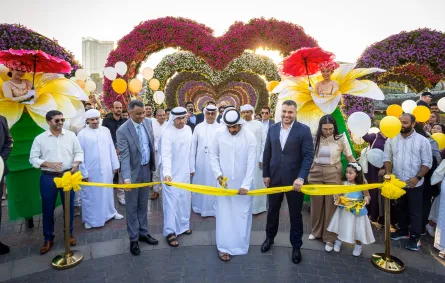 الشيخ ذياب بن طحنون بن محمد آل نهيان، رئيس مجلس إدارة مجموعة "ميراكل جاردن" يفتتح الموسم الرابع عشر لدبي ميراكل جاردن. مصدر الصورة (مكتب دبي الإعلامي)