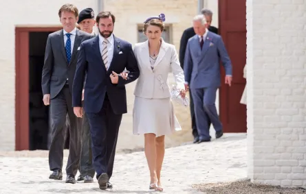 الدوق الأكبر غيوم والدوقة الكبرى ستيفاني (Hereditary Grand Duke Guillaume and Hereditary Grand Duchess Stephanie). مصدر الصورة: GEERT VANDEN WIJNGAERT / POOL / AFP