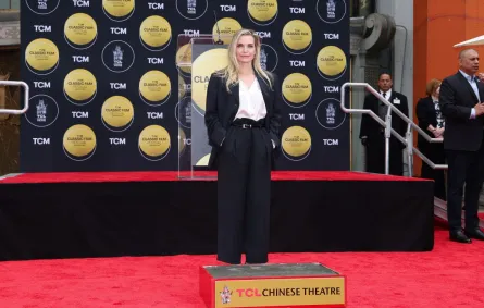 ميشيل فايفر في هوليوود (Michelle Pfeiffer in Hollywood). مصدر الصورة: VALERIE MACON / AFP