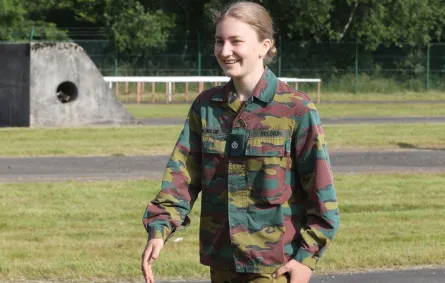 الأميرة إليزابيث في معسكر لاغلاند في آرلون (Princess Elisabeth at the Lagland camp in Arlon). مصدر الصورة: François WALSCHAERTS / AFP