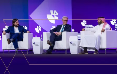  مايكل دايك الرئيس التنفيذي للمربع الجديد خلال مشاركته في جلسة حوارية بعنوان المشاريع السعودية الكبرى: إبراز ثقافتنا إلى العالم