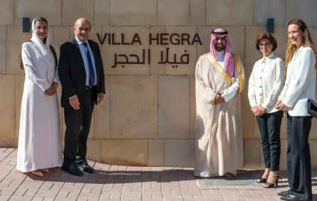  الأمير بدر بن عبدالله بن فرحان وزير الثقافة السعودي محافظ الهيئة الملكية لمحافظة العلا خلال افتتاح مؤسسة "فيلا الحجر" الإبداعية في العلا