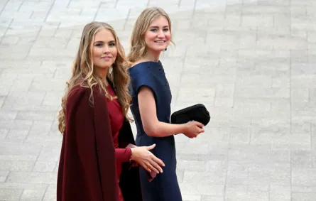 الأميرة كاترينا أماليا وولي عهد بلجيكا الأميرة إليزابيث في مدينة لوكسمبورغ (Crown Princess Catharina-Amalia and Belgium Crown Princess Elisabeth in Luxembourg city). مصدر الصورة: NICOLAS TUCAT / AFP