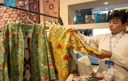  الجناح الأوزبكستاني في معرض الرياض الدولي للكتاب. مصدر الصورة من وكالة الأنباء السعودية "واس"