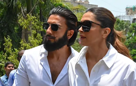 رانفير سينغ وديبيكا بادوكون في مومباي (Ranveer Singh and Deepika Padukone in Mumbai). مصدر الصورة: SUJIT JAISWAL / AFP