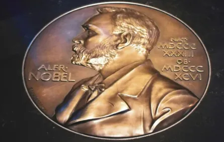 فوز الكاتب المجري لازلو كراسناهوركاي بجائزة نوبل للأدب 2025 