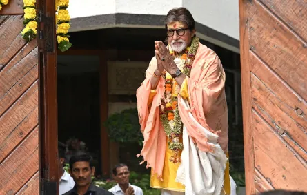 أميتاب باتشان في مومباي (Amitabh Bachchan in Mumbai). مصدر الصورة: SUJIT JAISWAL / AFP