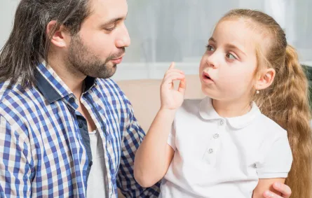 صورة تعبر عن طفلة ذكية اجتماعيا