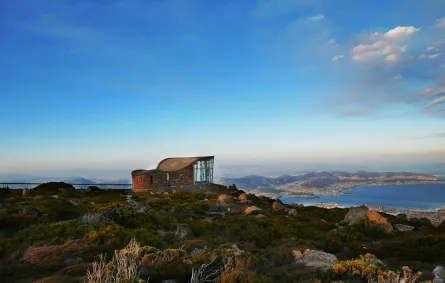 تسمانيا الواقعة جنوبي أستراليا تمتاز بطبيعة خلابة 