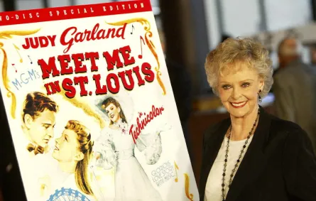 جون لوكهارت في لوس أنجلوس ( June Lockhart in los angeles). مصدر الصورة: Kevin Winter / Getty Images North America / Getty Images via AFP
 جون لوكهارت في لوس أنجلوس (  June Lockhart in los angeles). مصدر الصورة: Kevin Winter / Getty Images North America / Getty Images via AFP