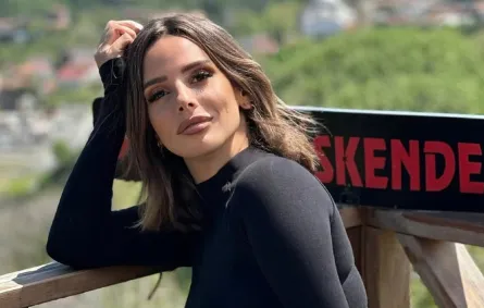 إيمان العاصي- الصورة من حسابها الرسمي على إنستغرام هل ستتجه ابنة إيمان العاصي للتمثيل ؟