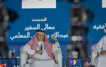 السفير عبدالله بن يحيى المعلمي، المندوب الدائم السابق للمملكة العربية السعودية لدى الأمم المتحدة خلال مشاركته بمعرض الرياض الدولي للكتاب
