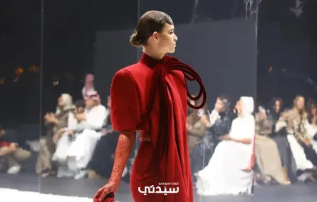 فستان أحمر من تيما عابد من عروض أسبوع الأزياء في الرياض 2024  - تصوير مي الحربي - خاص سيدتي