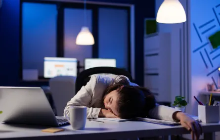 أربع فوائد خفية تكشف قوة القيلولة في بيئة العمل