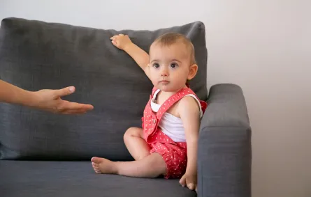 صورة توضح أهمية تطوير مهارات اجتماعية عند الطفل