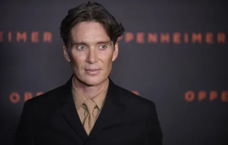 كيليان مورفي في العرض الأول لفيلم أوبنهايمر في باريس (Cillian Murphy at the Paris premiere of Oppenheimer ). مصدر الصورة: JULIEN DE ROSA / AFP