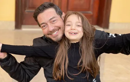 أحمد زاهر وابنته منى- الصورة من حسابها الخاص بإنستغرام