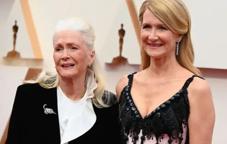 لورا ديرن مع والدتها ديان لاد Laura Dern with mom Diane في حفل توزيع جوائز أوسكار 2020. مصدر الصورة: Ladd Robyn Beck / AFP