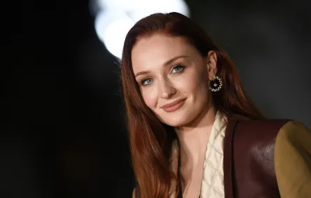 صوفي تيرنر تصل إلى متحف أكاديمية الصور المتحركة في لوس أنجلوس- Sophie Turner arrives at the Academy Museum of Motion Pictures in Los Angeles- مصدر الصورة: VALERIE MACON / AFP