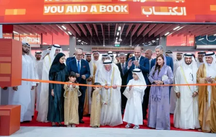 حاكم الشارقة خلال افتتاحه معرض الشارقة الدولي للكتاب. الصورة من مكتب الشارقة الإعلامي