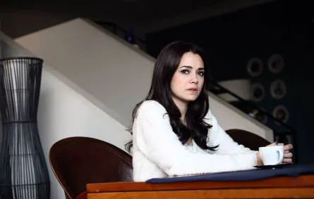 أوزغو نامال- الصورة من حسابها على الفيسبوك