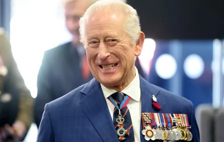 الملك تشارلز الثالث أثناء زيارته لمقهى Coffee D'Ash – مصدر الصورة Chris Jackson / POOL / AFP