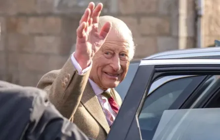 الملك تشارلز الثالث في بالاتير، أبردينشاير، شمال شرق اسكتلندا (King Charles III in Ballater, Aberdeenshire, northeast Scotland). مصدر الصورة: Jane Barlow / POOL / AFP