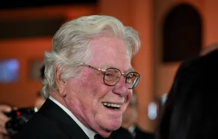 الصورة من حساب الفنان حسين فهمي على إنستغرام