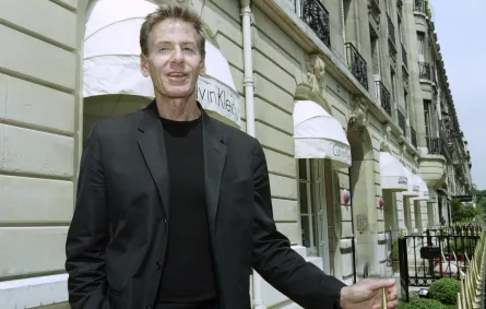 المصمم كالفن كلاين Calvin Klein في افتتاح أول متجر له في باريس - (مصدر الصورة  Thomas COEX / AFP)