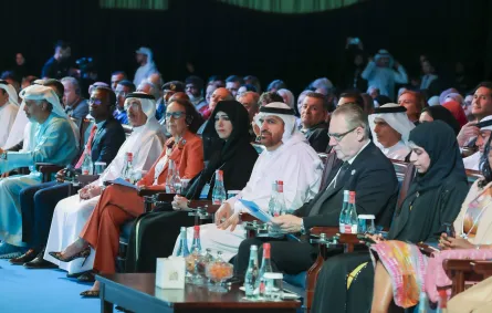 الشيخة لطيفة بنت محمد بن راشد آل مكتوم تفتتح قمة المعرفة. الصورة من مكتب دبي الإعلامي