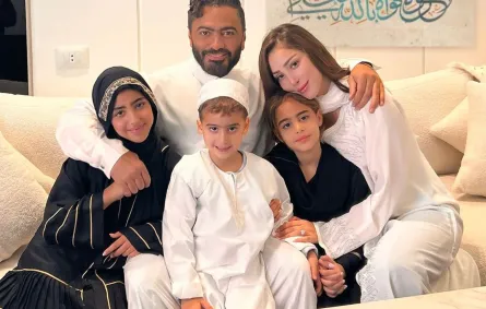 صورة عائلية لتامر حسني - الصورة من حساب تامر على انستغرام