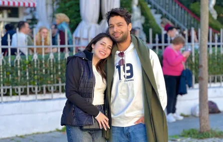 الفنان أحمد جمال وزوجته فرح الموجي - الصورة من حسابه الخاص على فيسبوك