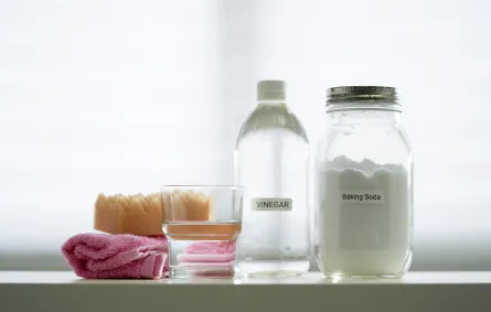 مواد وأدوات لتنظيف المنزل