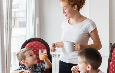 صورة تعبر عن احدى خطوات الروتين الصباحي لطفلك