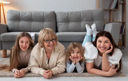 صورة طريفة لجدة وسط أحفادها