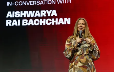 ريا أبي راشد Raya Abirached في الجلسة الحوارية مع آيشواريا راي بمهرجان البحر الأحمر السينمائي الدولي 2025. مصدر الصورة: Tim P. Whitby/Getty Images for The Red Sea International Film Festival