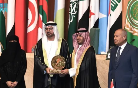 ريان الحسن المدير العام للتحول والإستراتيجية بهيئة التراث تسلم الجائزة