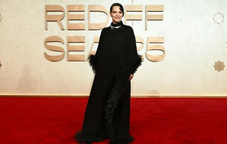 النجمة جولييت بينوش  على سجادة مهرجان البحر الأحمر السينمائي 2025Juliette Binoche - (مصدر الصورة  Eamonn M. McCormack/Getty Images for The Red Sea International Film Festival)