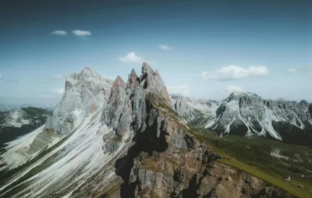 جبال وسط الطبيعة الغضة