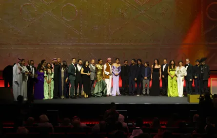 صورة جماعية للفائزين بجوائز اليسر - مصدر الصورة Tim P. Whitby/Getty Images for The Red Sea International Film Festival