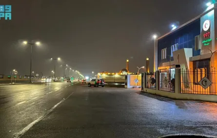 الهلال الأحمر بالقصيم يستعد للحالة المطرية. الصورة من وكالة الأنباء السعودية "واس"