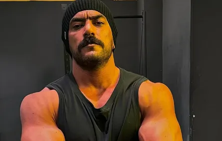 أحمد العوضي يشعل الجدل ببث مباشر: أنا الأعلى أجراً ومش مغرور