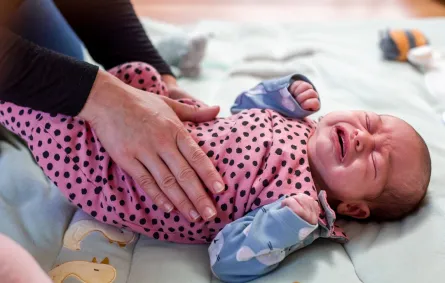 صورة لطفل يبكي